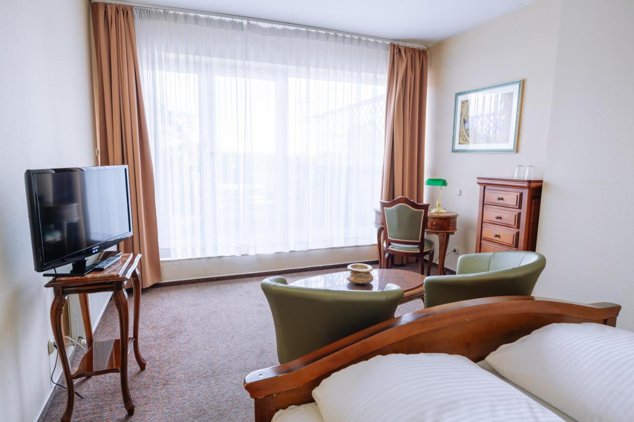 Pannonia Hotel Шопрон Екстериор снимка