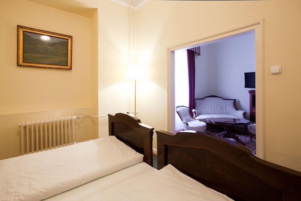 Pannonia Hotel Шопрон Екстериор снимка