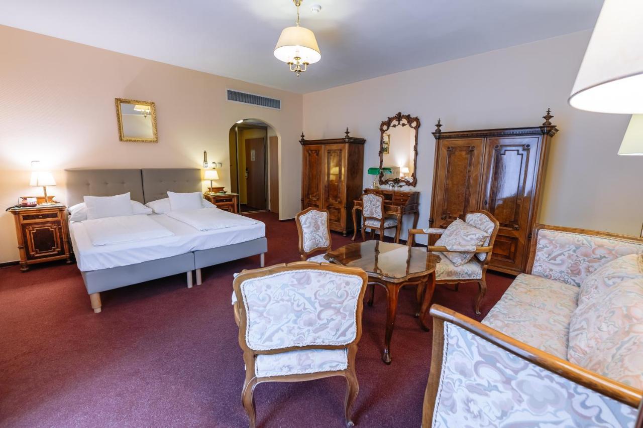 Pannonia Hotel Шопрон Екстериор снимка