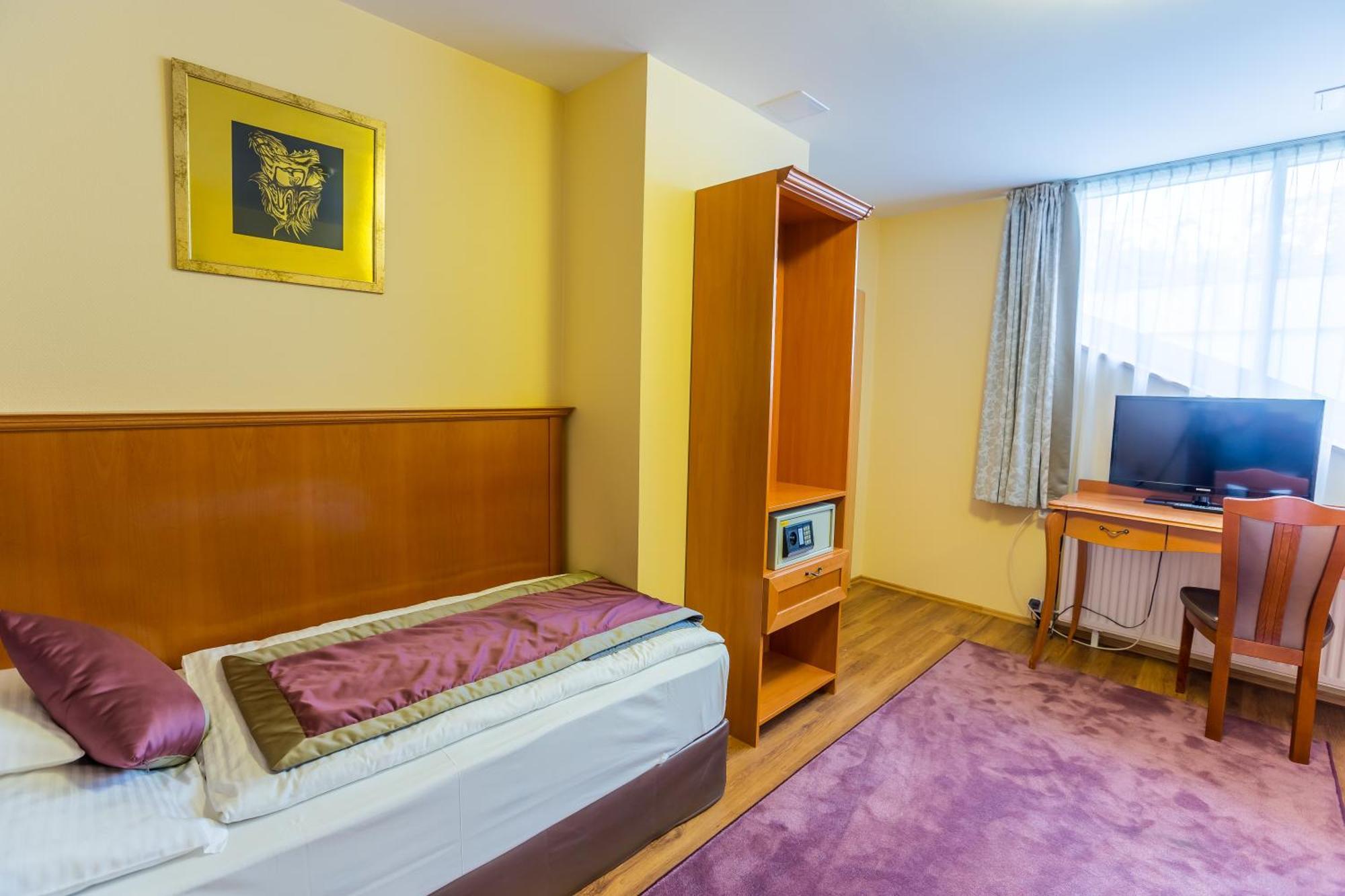 Pannonia Hotel Шопрон Стая снимка
