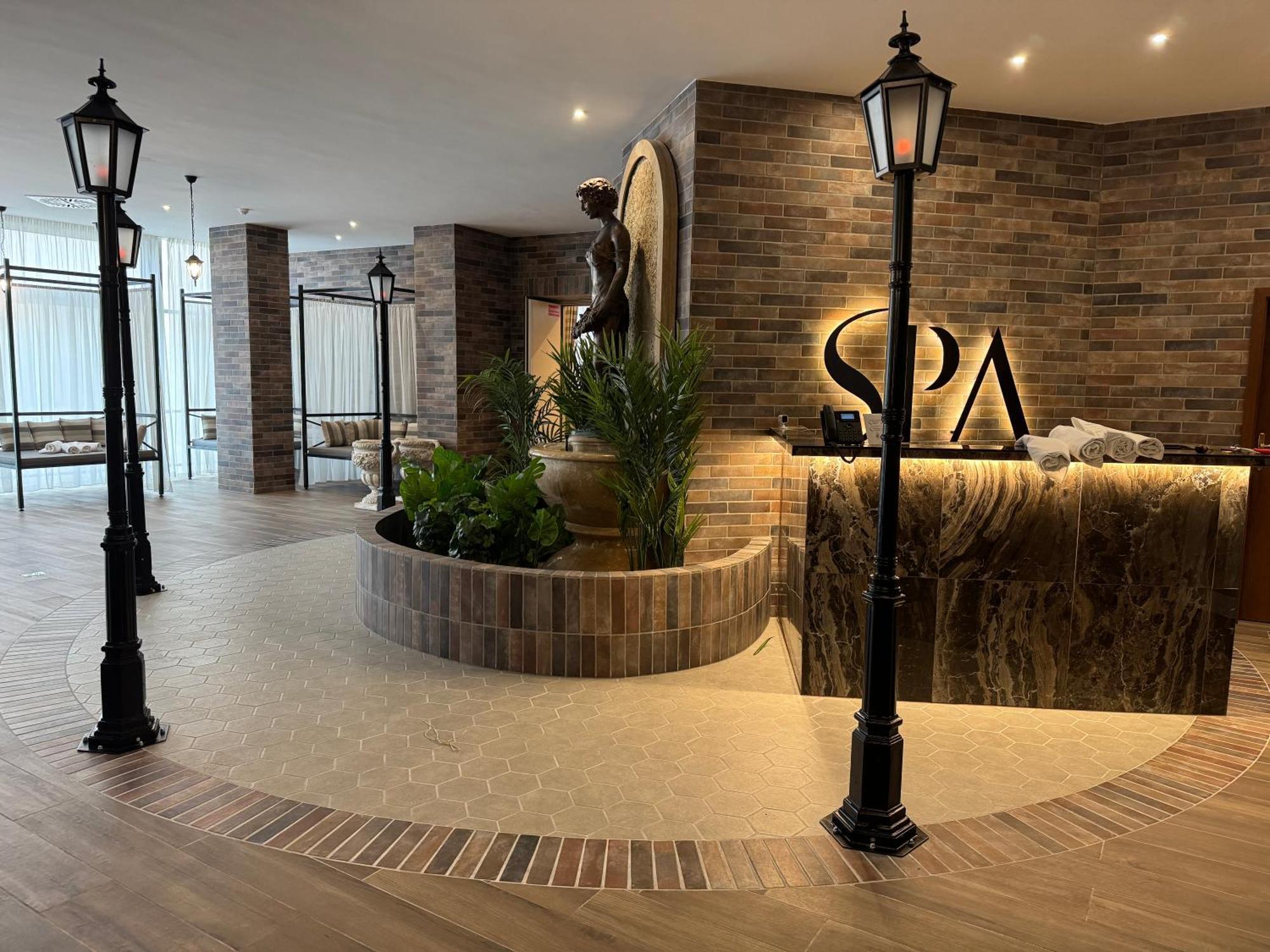 Pannonia Hotel Шопрон Екстериор снимка
