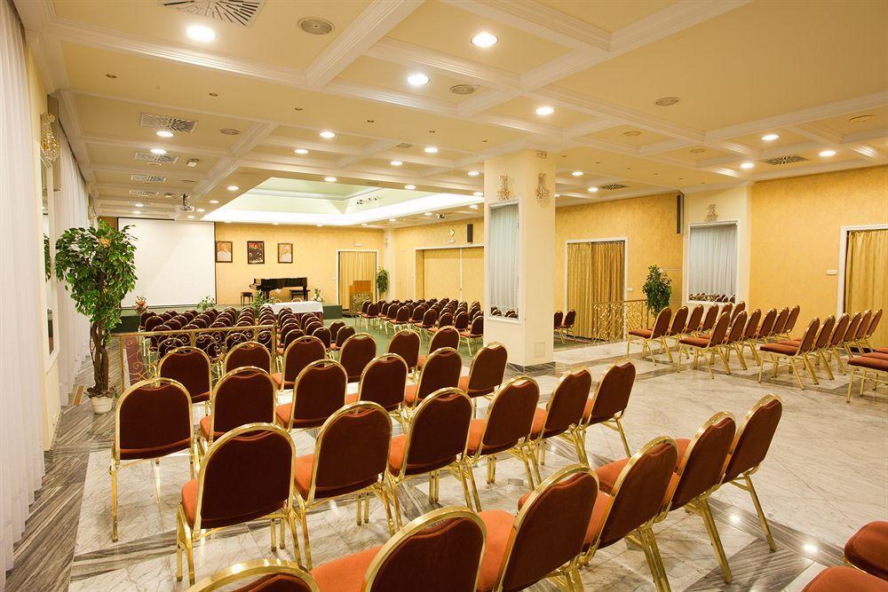 Pannonia Hotel Шопрон Екстериор снимка