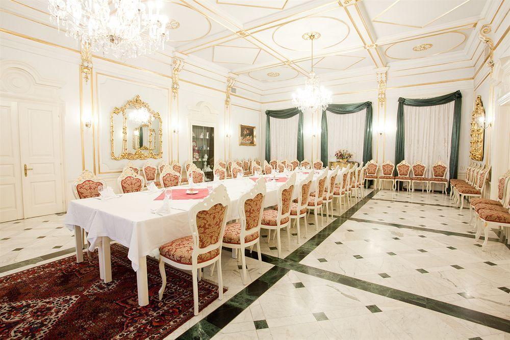 Pannonia Hotel Шопрон Екстериор снимка