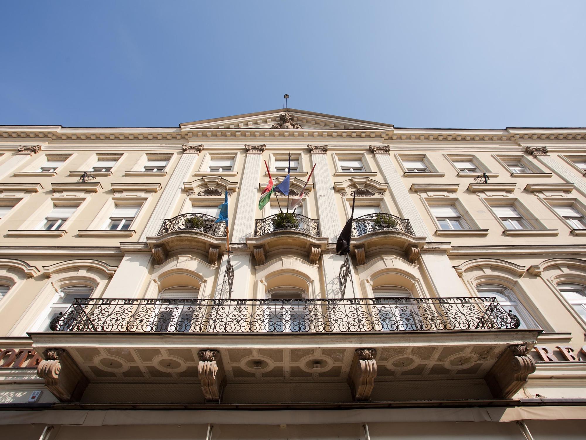Pannonia Hotel Шопрон Екстериор снимка