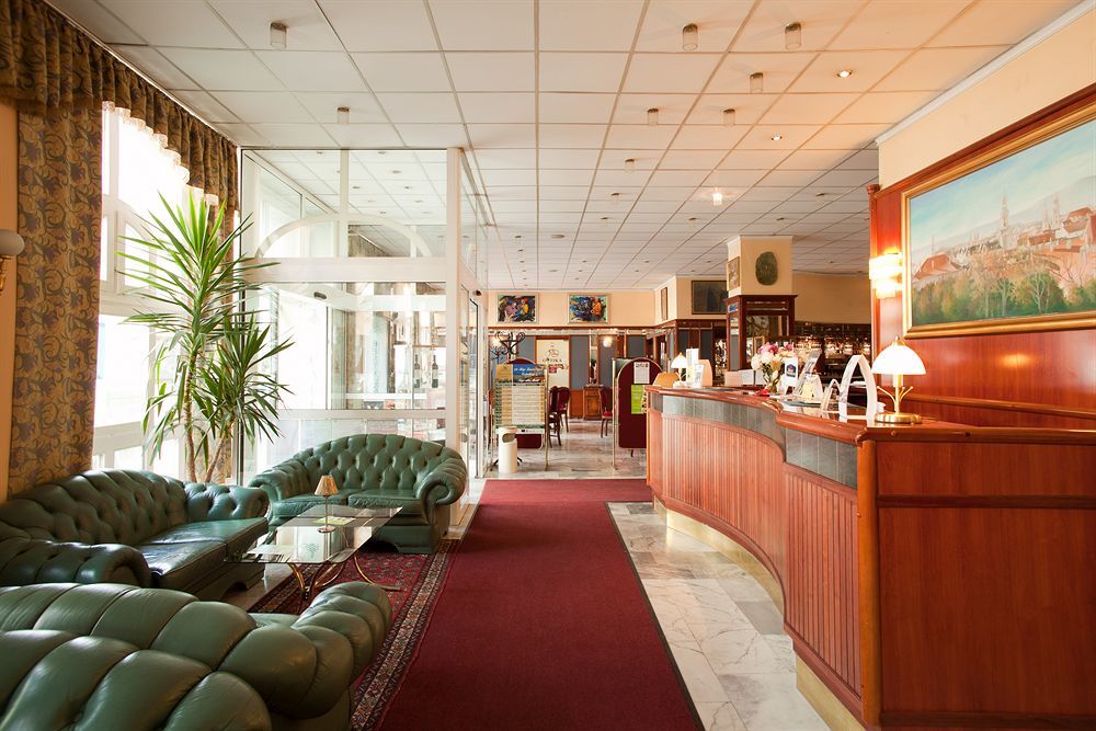 Pannonia Hotel Шопрон Екстериор снимка