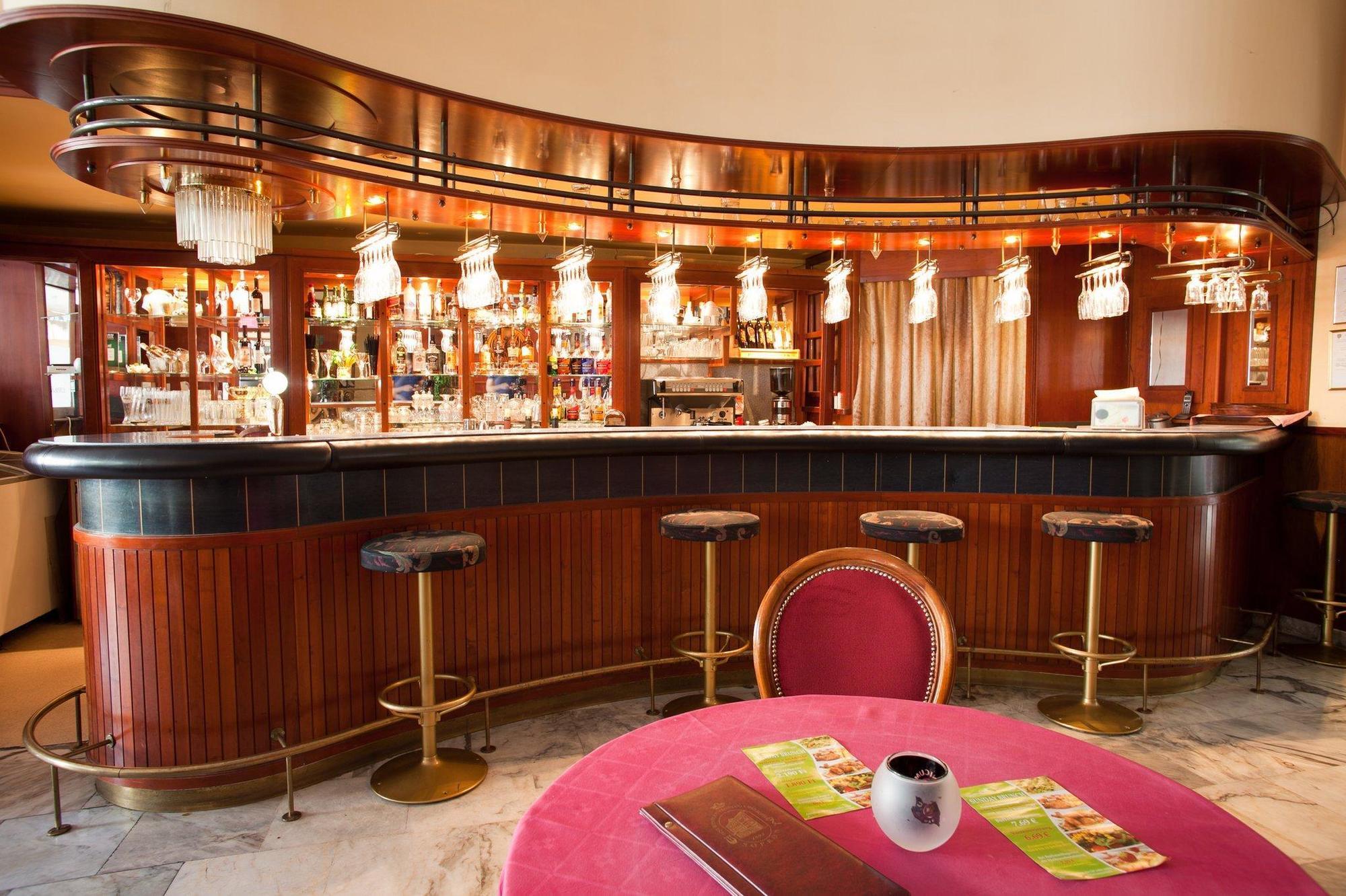 Pannonia Hotel Шопрон Екстериор снимка
