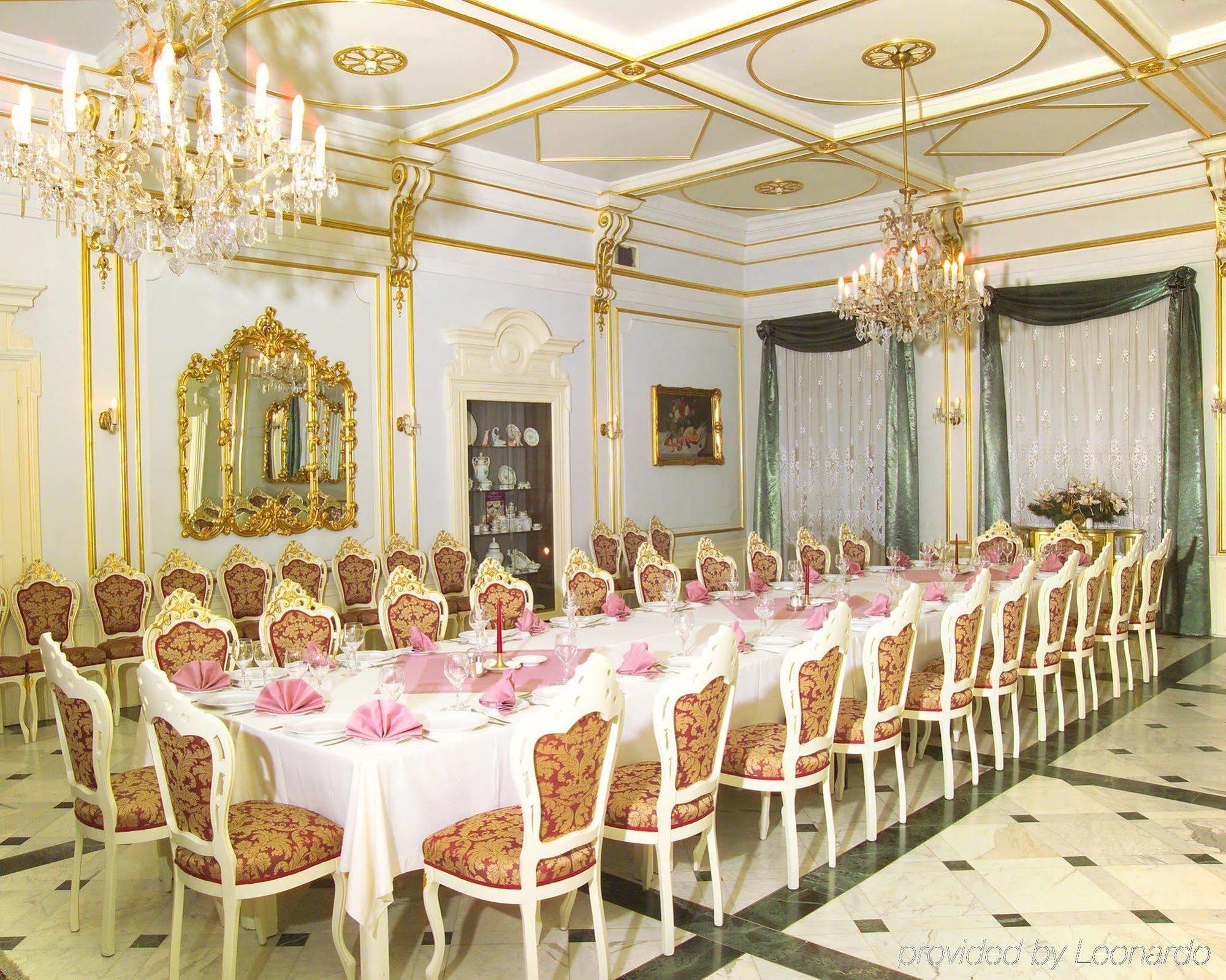 Pannonia Hotel Шопрон Ресторант снимка