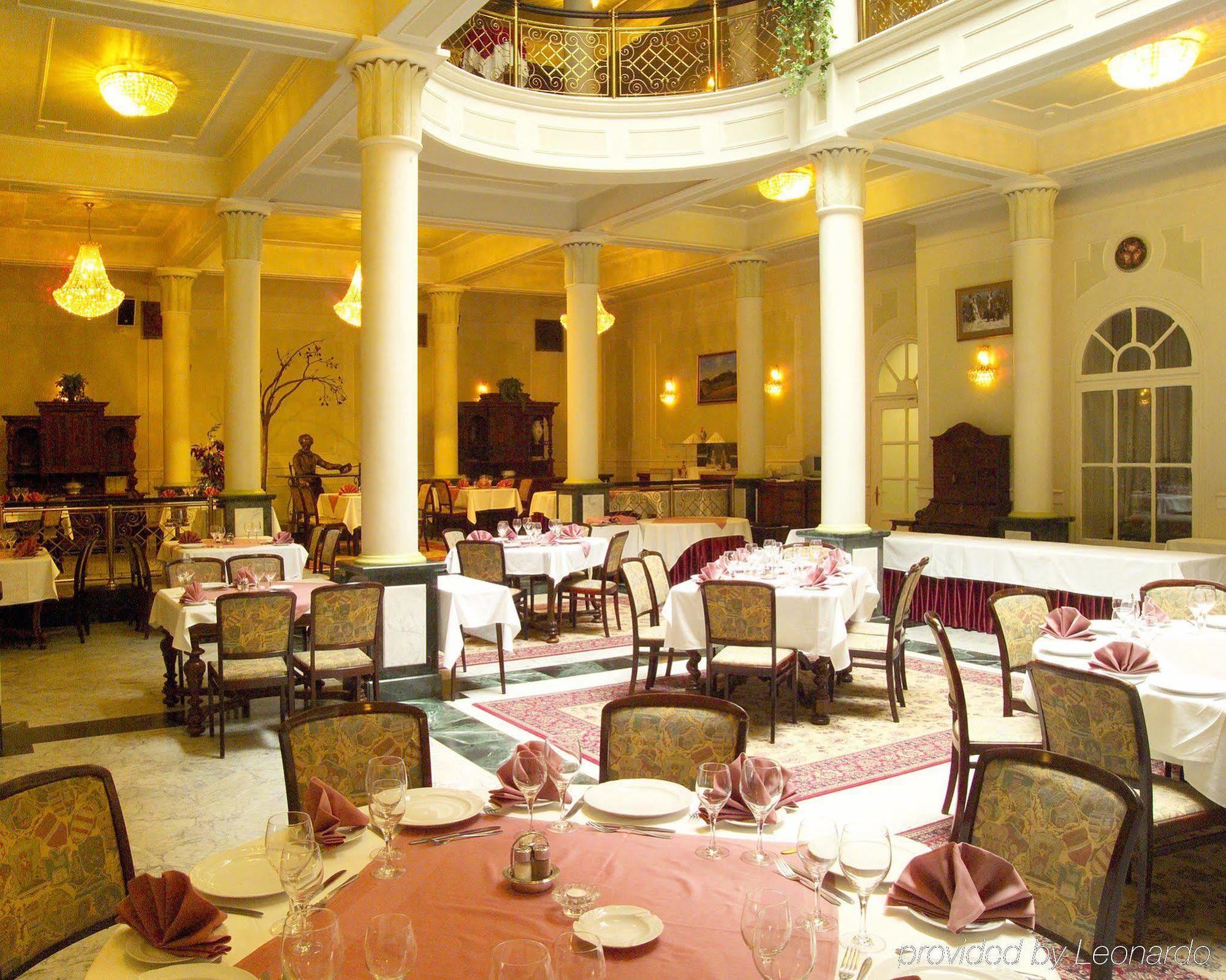 Pannonia Hotel Шопрон Ресторант снимка