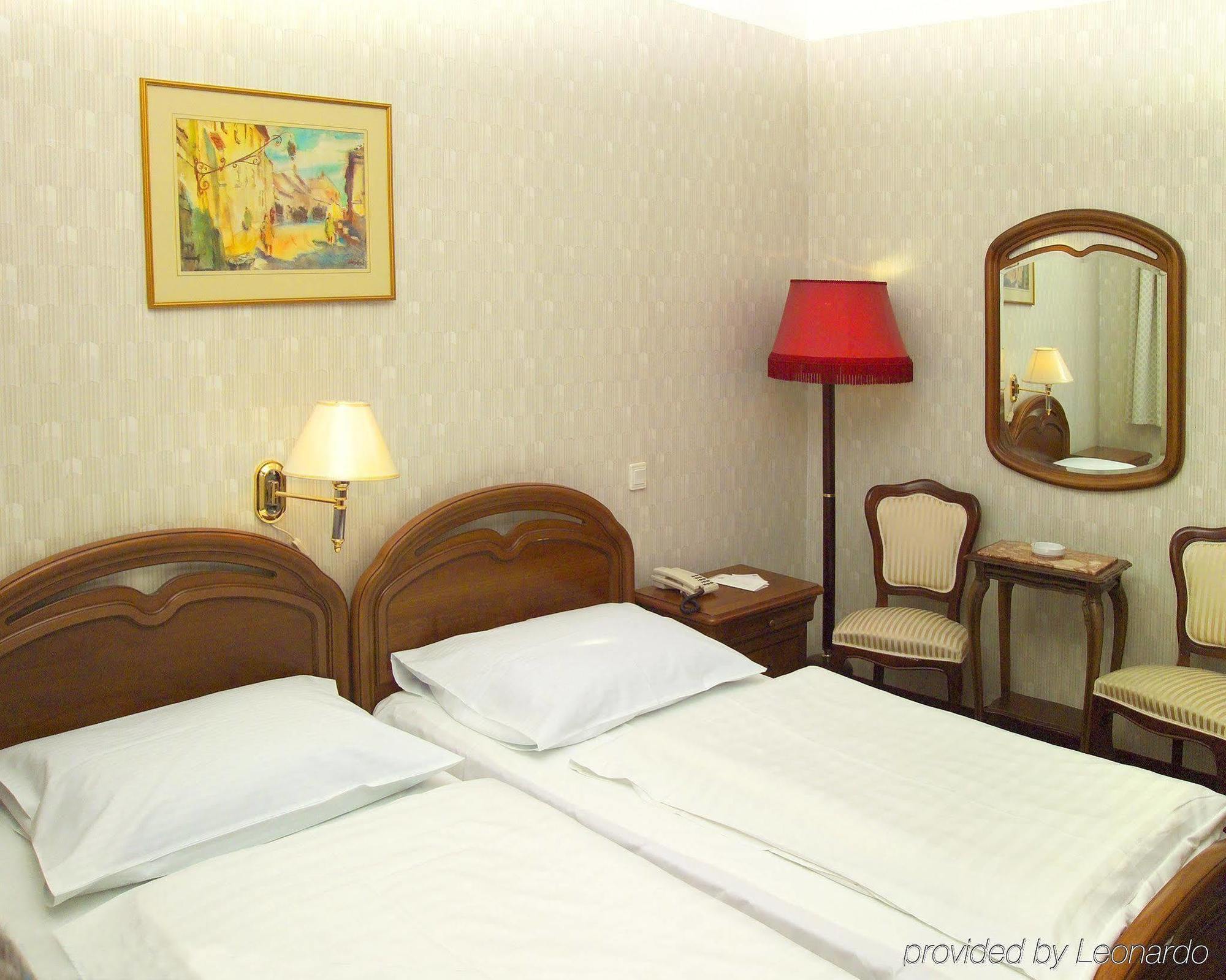 Pannonia Hotel Шопрон Екстериор снимка